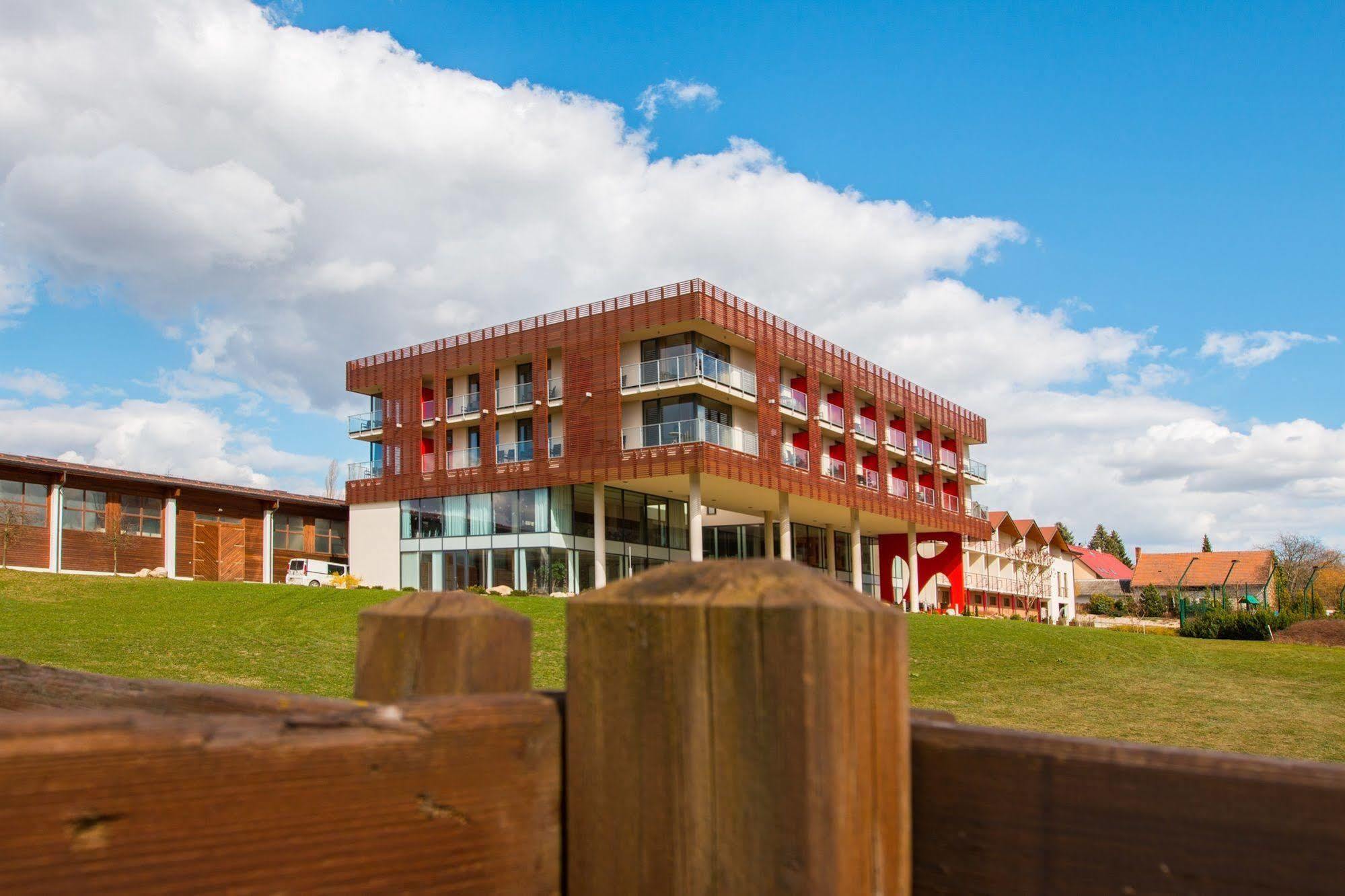 K-Triumf Resort Velichovky Exterior photo